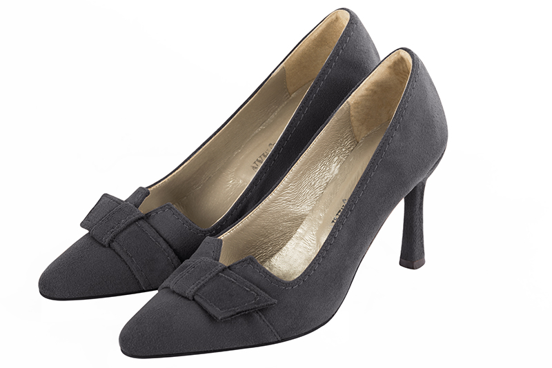 Dark grey women's dress pumps, with a knot on the front. Tapered toe. High slim heel. Front view - Florence KOOIJMAN